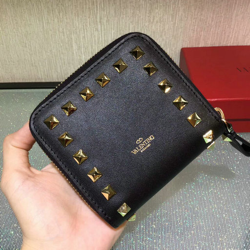 2017 Fall/Winter Valentino Rockstud Compact Wallet in black calfskin leather