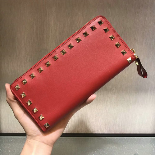 2017 F/W Valentino Rockstud Zip Continental Wallet in red lambskin leather