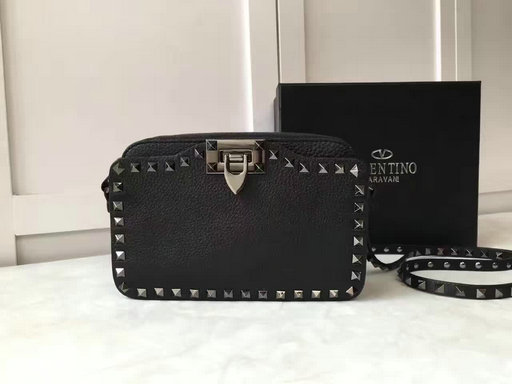 Iconic Valentino Rockstud Small Cross Body Bag in Grained Calf Letaher - Click Image to Close