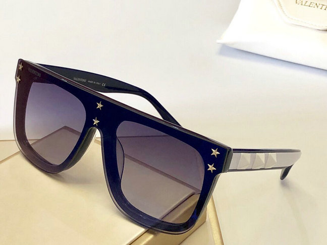 2019 Valentino Sunglasses with stars 01