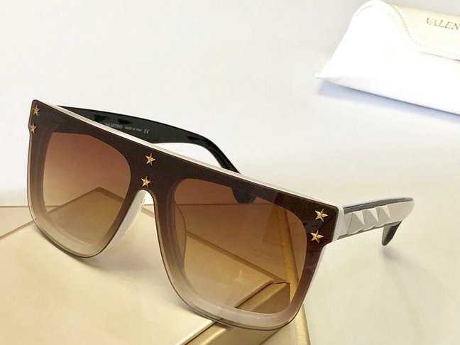 2019 Valentino Sunglasses with stars 02