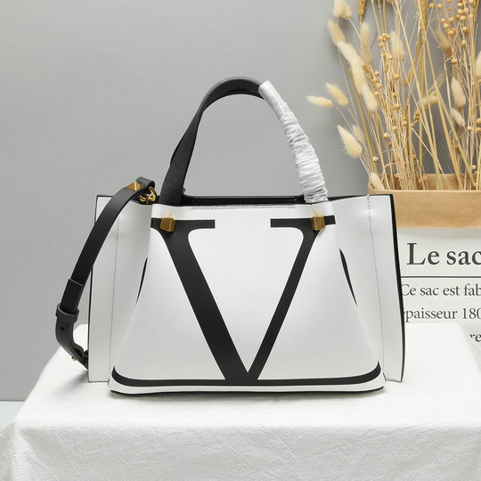 2020 Valentino Small VLOGO Escape Shopper with inlay detail - Click Image to Close