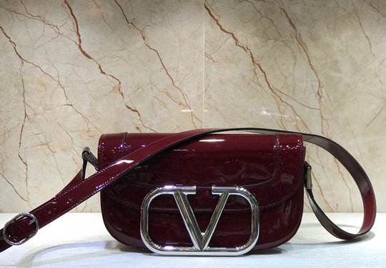 2020 Valentino Supervee Shoulder Bag in Burgundy Patent Leather - Click Image to Close