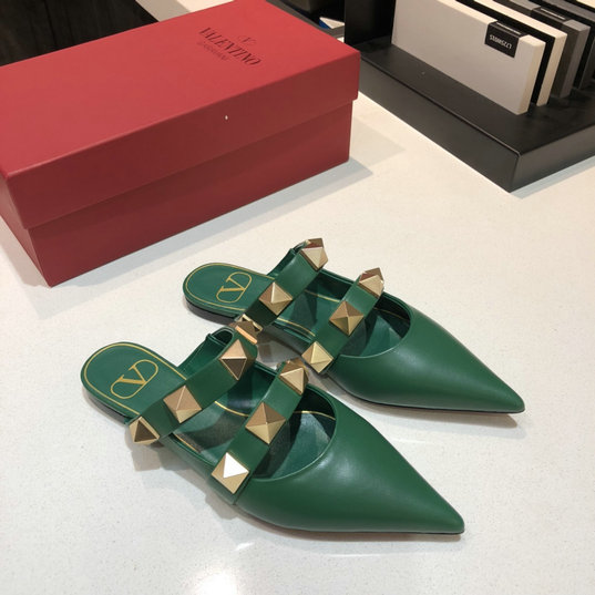 2021 Valentino Roman Stud Flat Mule in green calfskin leather - Click Image to Close