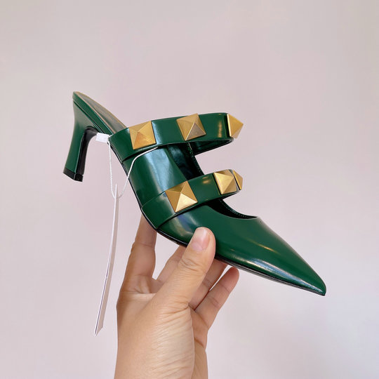 2021 Valentino Roman Stud 65mm Mule in green calfskin leather - Click Image to Close