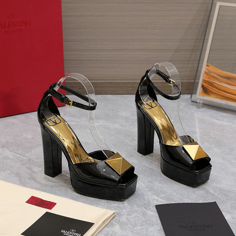 2022 Valentino One Stud Pump in Black Patent Leather
