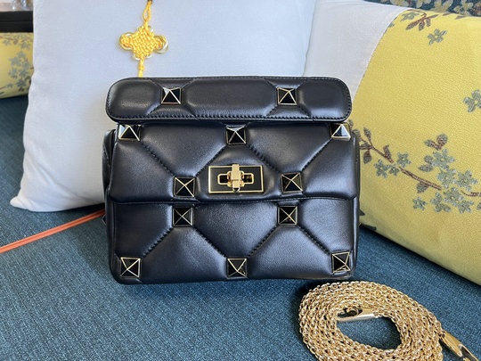 2022 Valentino Medium Roman Stud The Shoulder Bag in black nappa with tone-on-tone studs - Click Image to Close