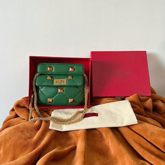 2022 Valentino Small Roman Stud The Shoulder Bag in green nappa with chain