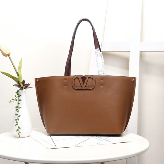 2022 Valentino Vlogo Small Tote in smooth leather