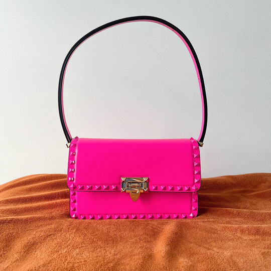 2023 Valentino Rockstud23 Shoulder Bag in Pink PP Smooth Calfskin - Click Image to Close