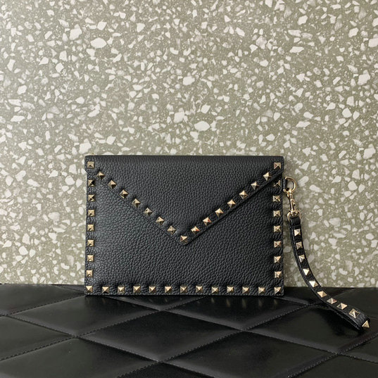 2023 Valentino Rockstud Calfskin Pouch in Black - Click Image to Close
