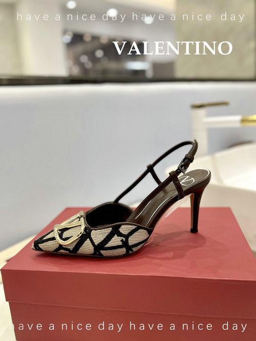 2023 Valentino Signature Slingback Pump 8cm in Beige/Black Toile Iconographe