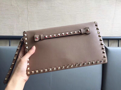 New Valentino Rockstud Clutch in Calfskin Leather - Click Image to Close