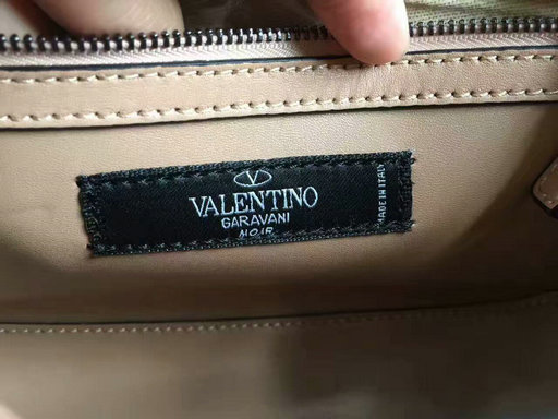 2017 New Valentino Guitar Rockstud Rolling Panther Cross Body Bag ...