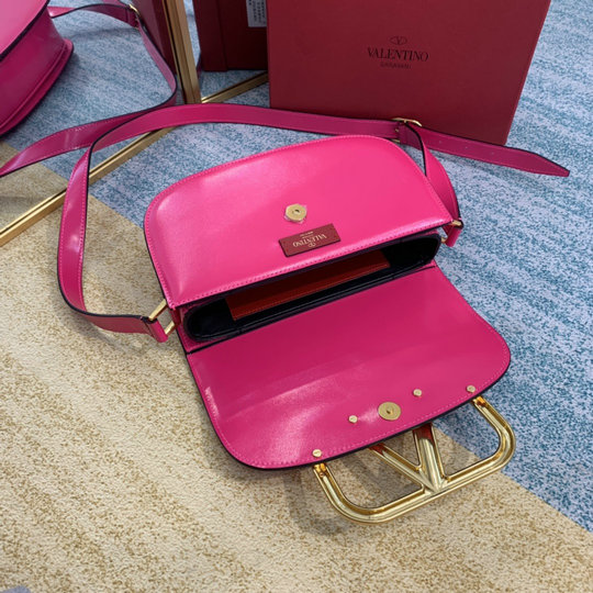 Supervee leather crossbody bag Valentino Garavani Pink in Leather - 28160800